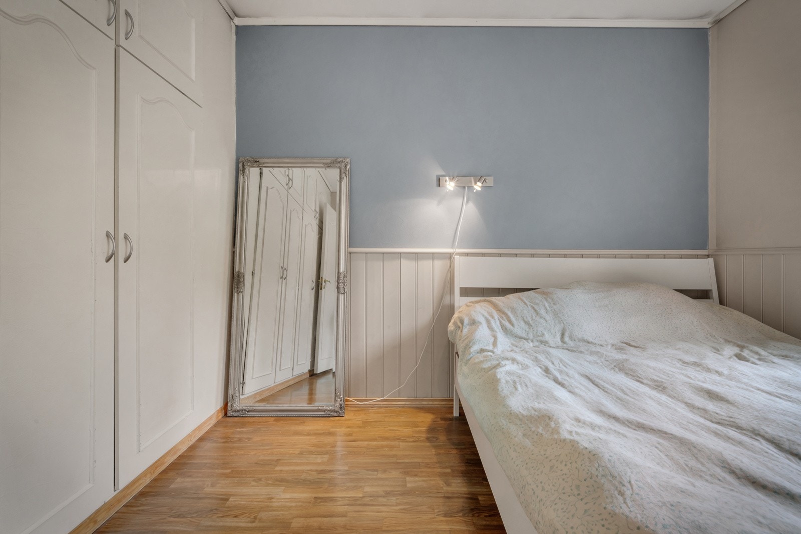 Utstyrt med praktisk garderobeløsning Galleribilde