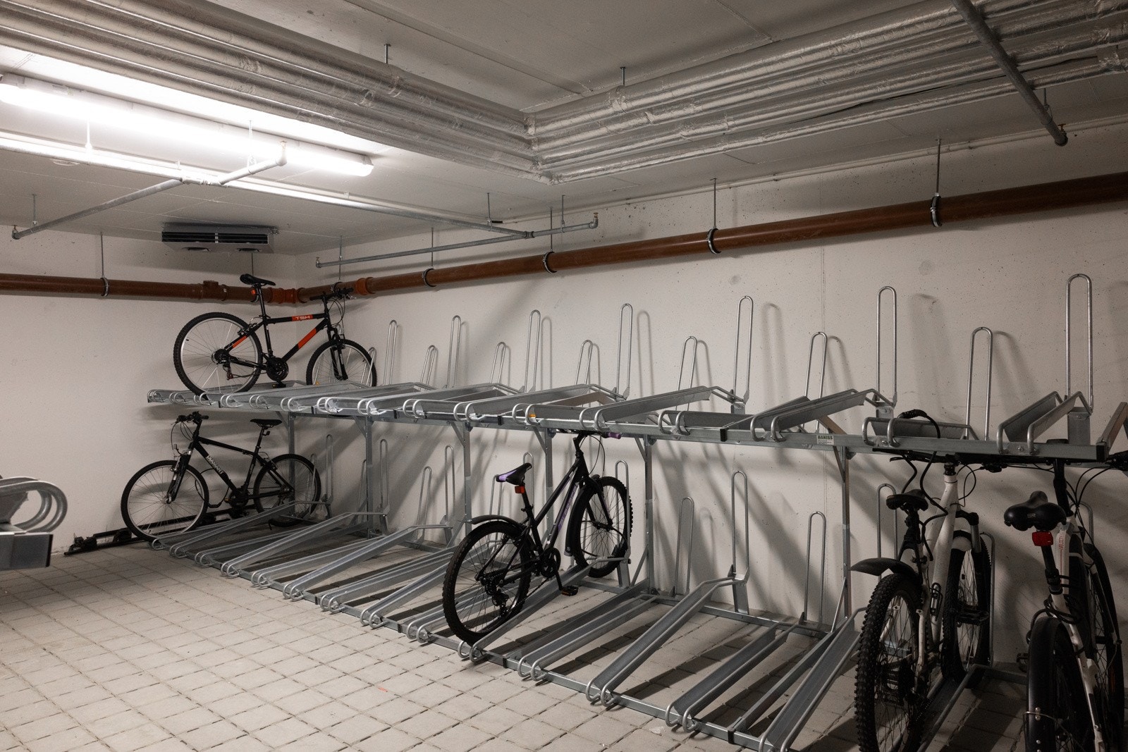 Det er også inngjerdet sykkelparkering i garasjeanlegget. Galleribilde