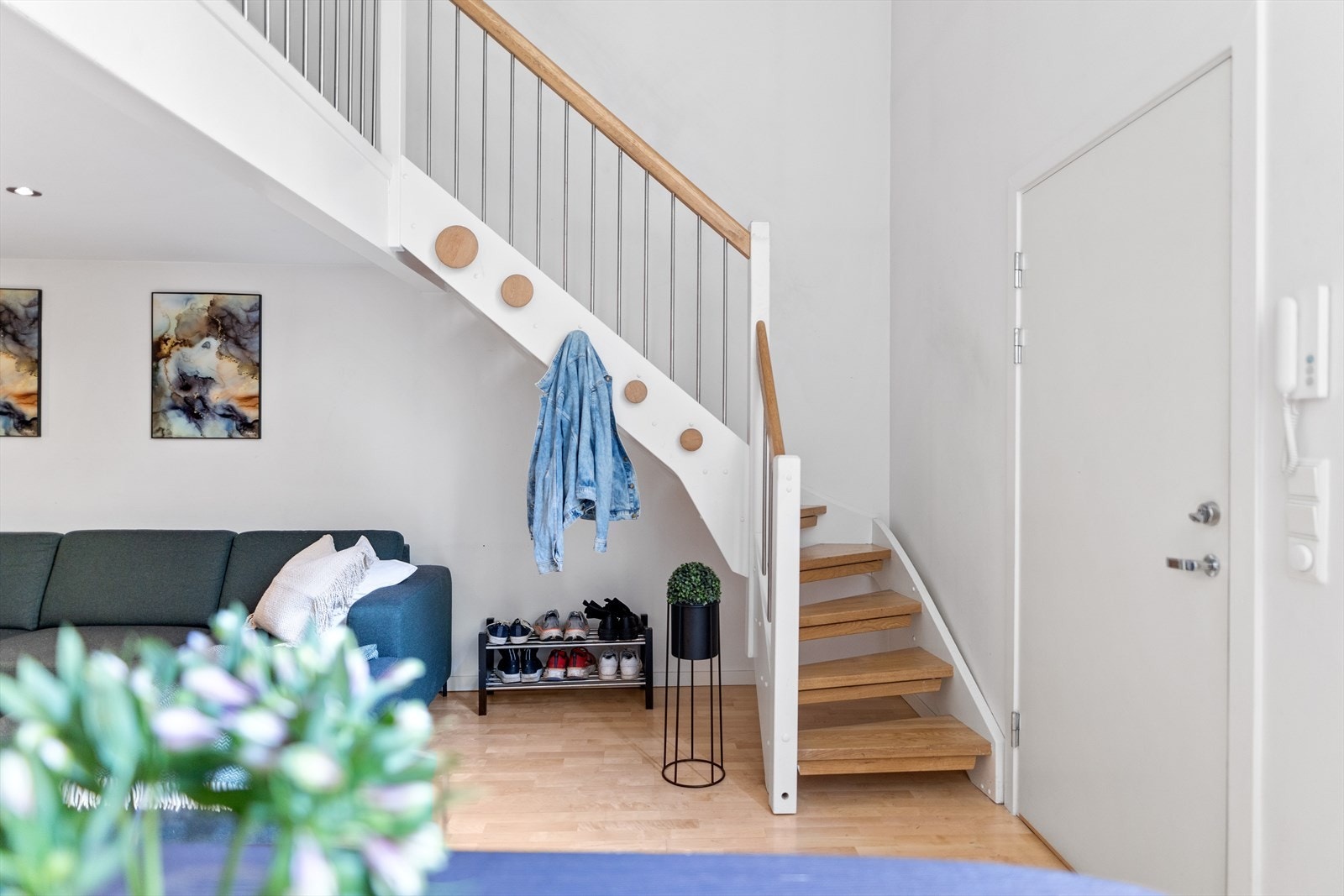 Trapp opp mot plan 2/hems Galleribilde