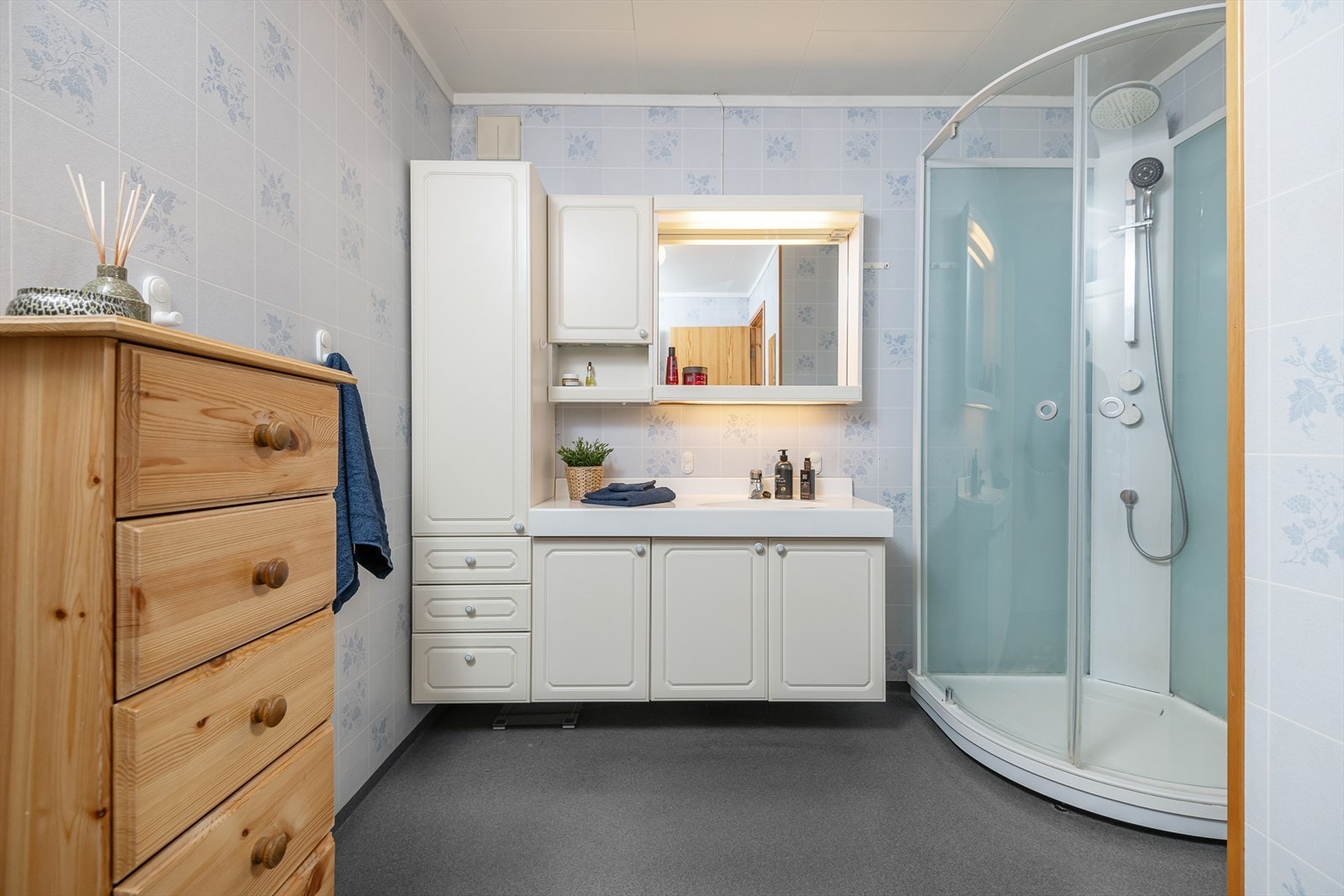 Badet ligger i underetasjen Galleribilde