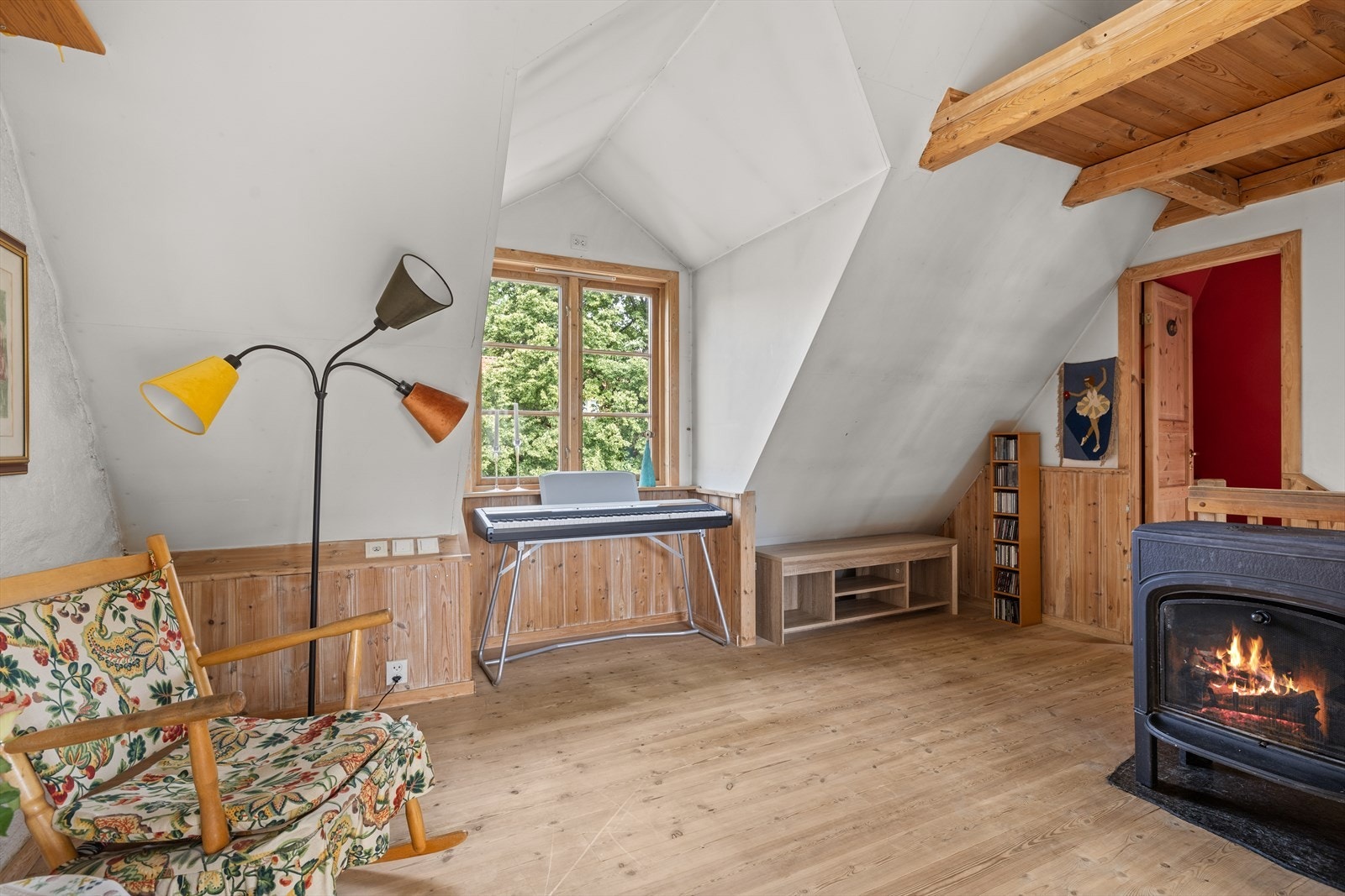 Målbart areal i 2. etasjen er på 33 kvm. Galleribilde