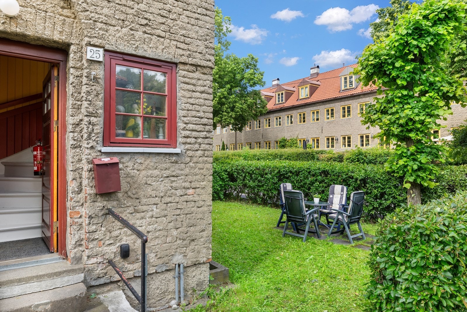 I hagen kan dere nyte lange sommerdager. Galleribilde