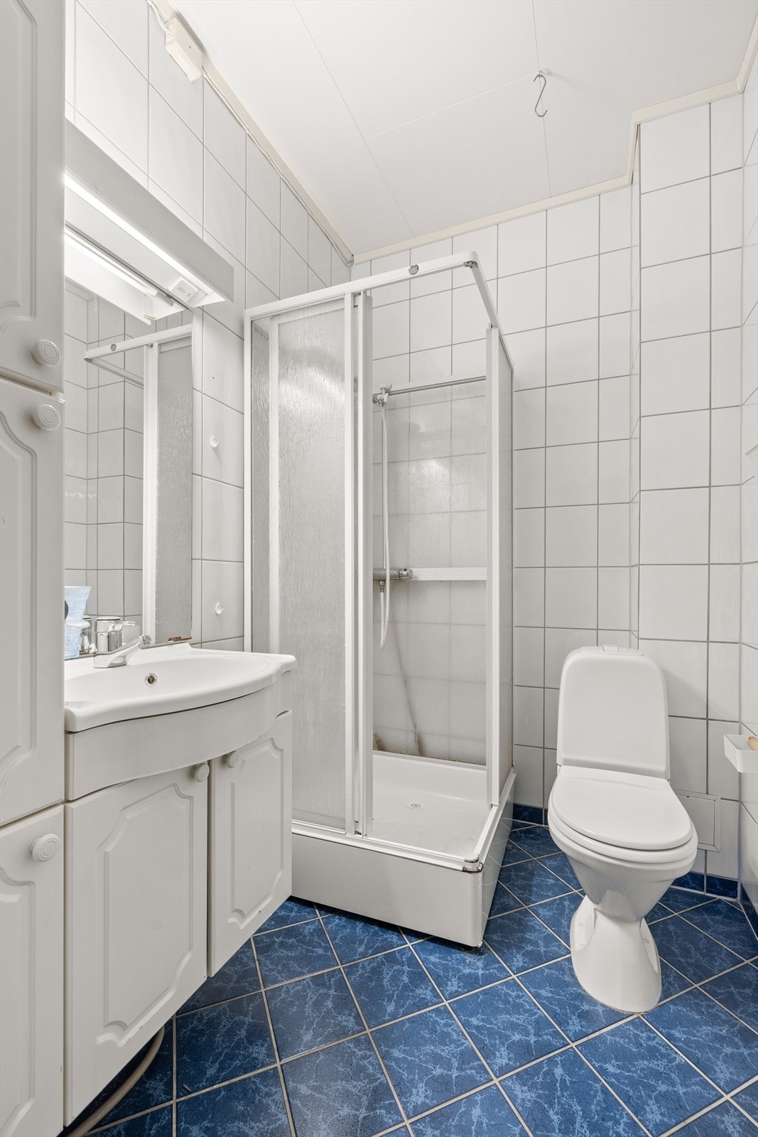 Baderommet har oversteget 30 år og må påregnes oppussing. Galleribilde