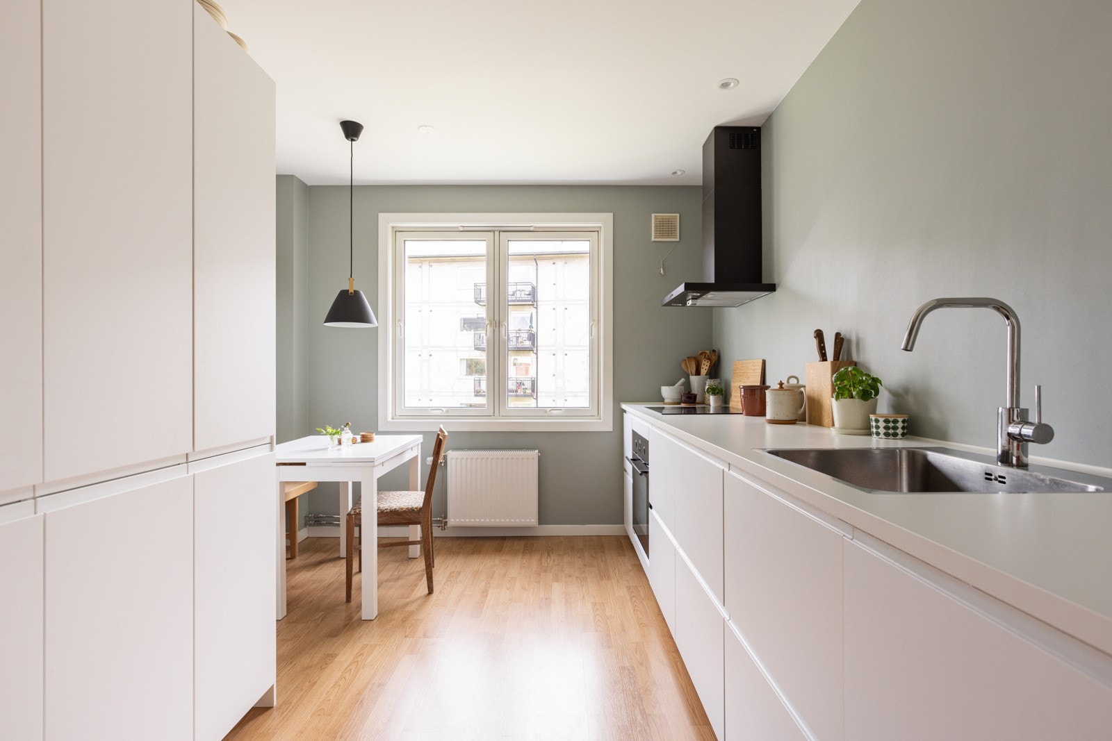 Pent kjøkken som ble pusset opp i 2017. Galleribilde