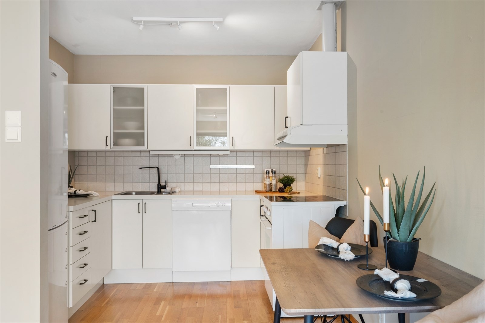 - Kjøleskap kan medfølge ved ønske - Galleribilde