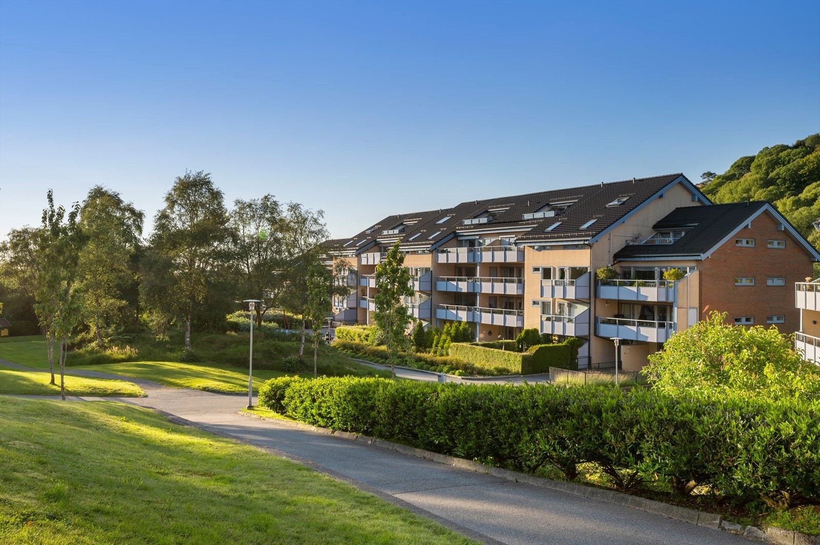 - Fra leiligheten har man umiddelbar nærhet til nydelige turmuligheter . Vi finner både Kanadaskogen, Lyderhorn og Storavatnet bare en kort avstand fra boligen - Galleribilde