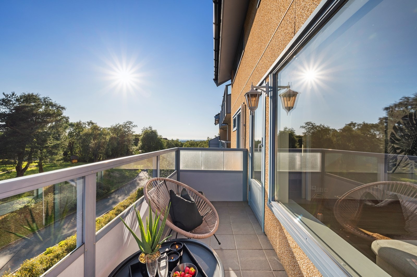 - Leiligheten ligger fint til i byggets 3. etasje og har et BRA på 54m² - Galleribilde