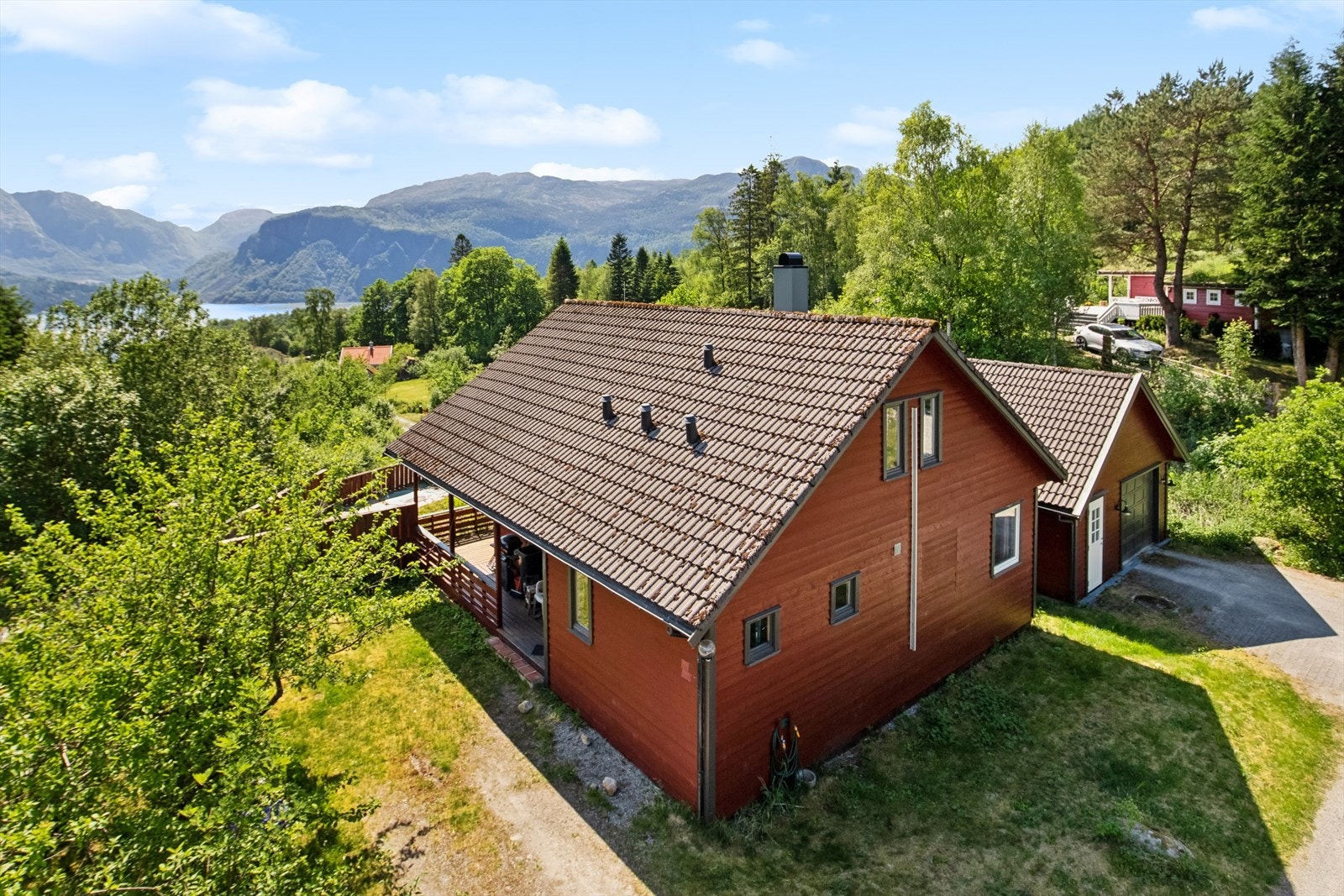 Det er under en times kjøretur til Stavanger sentrum, og ca 1 time til Sola Flyplass. Galleribilde