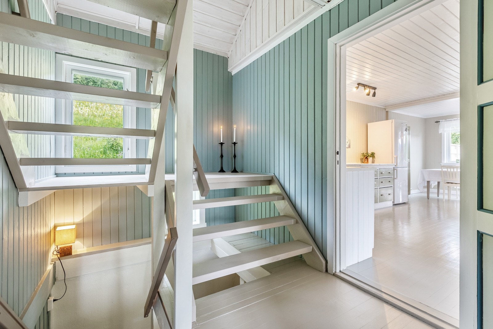 Gang/trappegang i 1. etasje Galleribilde