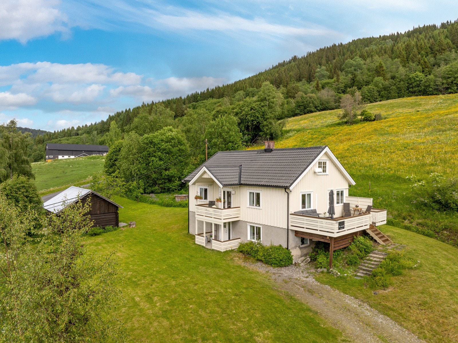 Høgdavegen 142 er et tidligere småbruk med 68 daa tomt Galleribilde