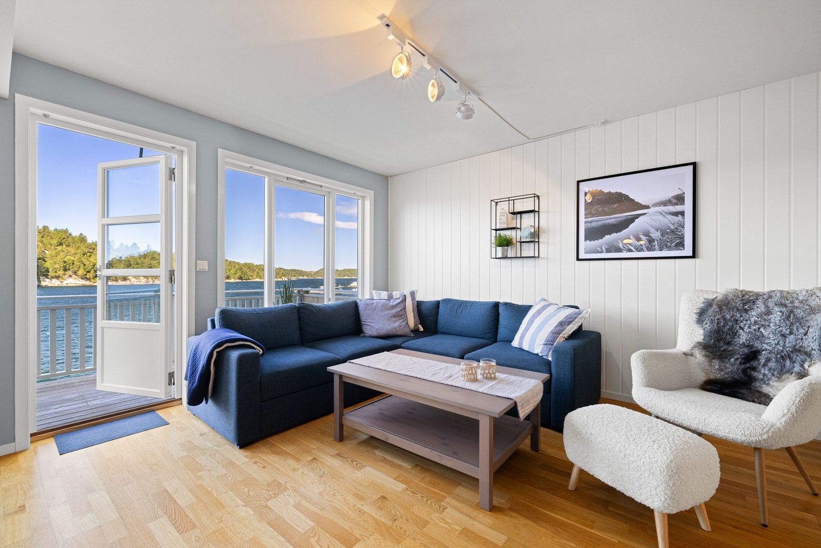 Fra stuen har man utgang til vestvendt balkong på ca. 11 m2. Galleribilde