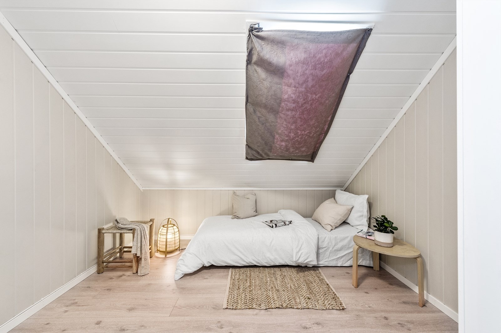 Innredet rom i 3. etasje. Rommet er ikke godkjent til varig opphold. Se punkt ferdigattest. Galleribilde