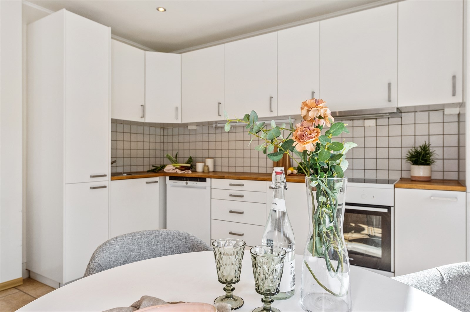 God skap- og benkeplass Galleribilde