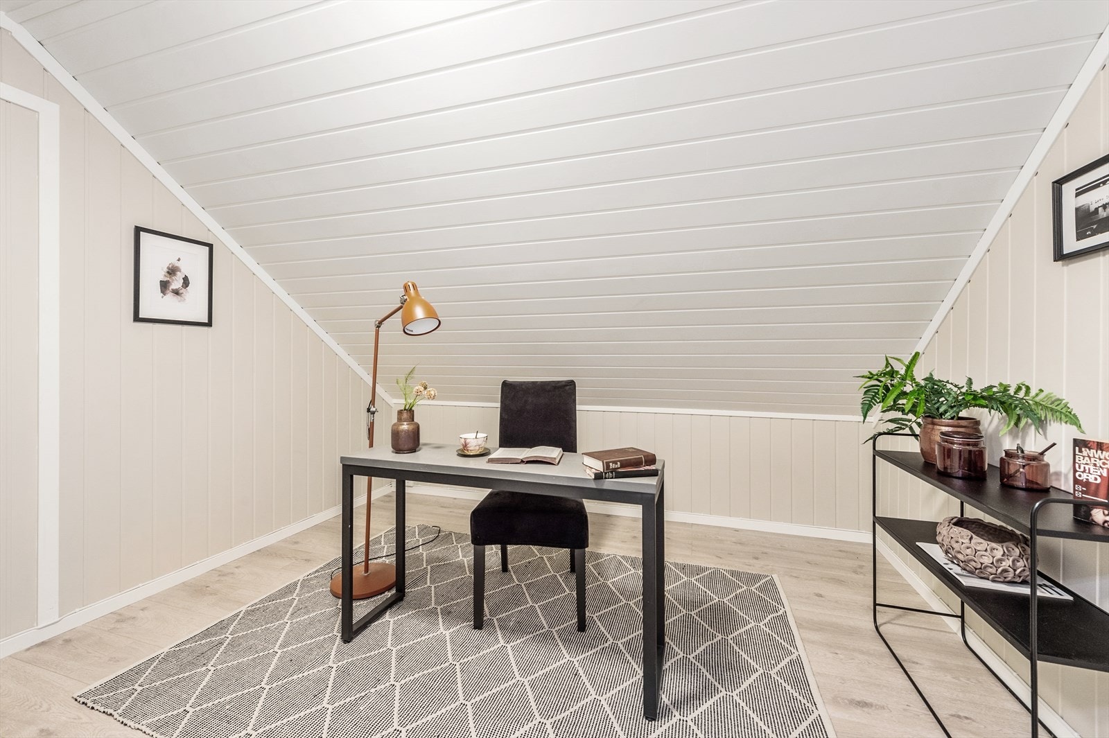 Rom i 3. etasje, innredet som kontor Galleribilde