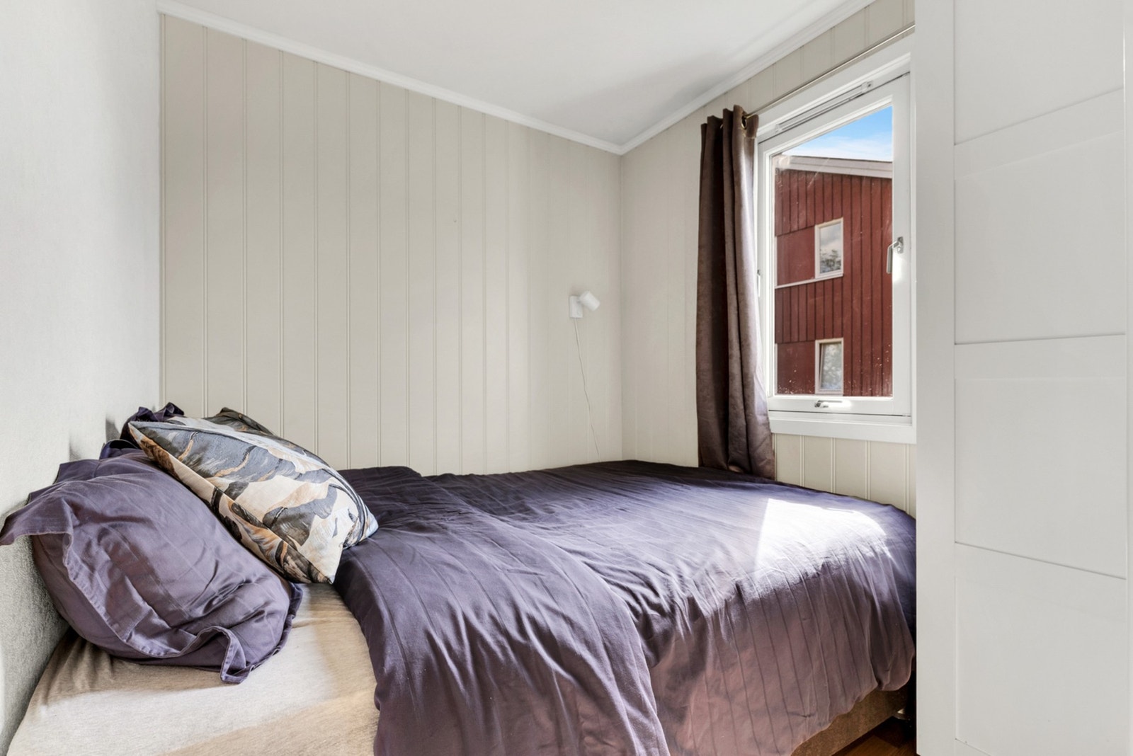 Soverommet er på 4,5 m² som gir plass til dobbeltseng. Galleribilde