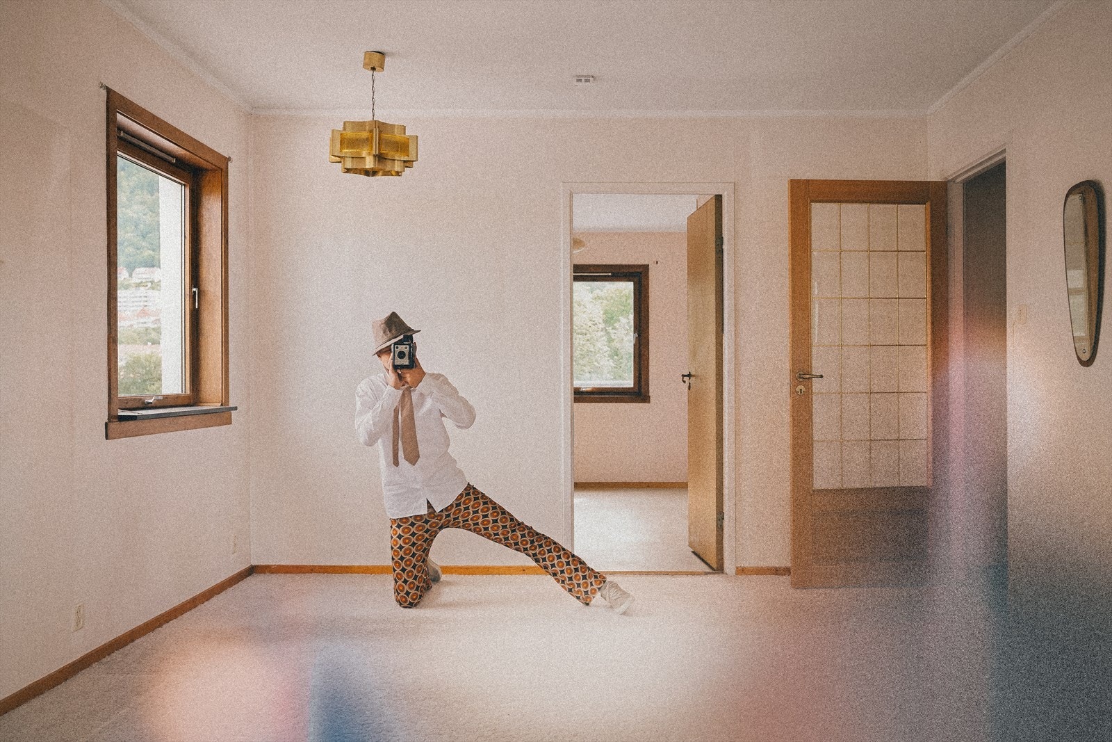 Leiligheten er klar for å si farvel til 70-tallet, og ønsker 2024 hjertelig velkommen! Tar du utfordringen? Galleribilde