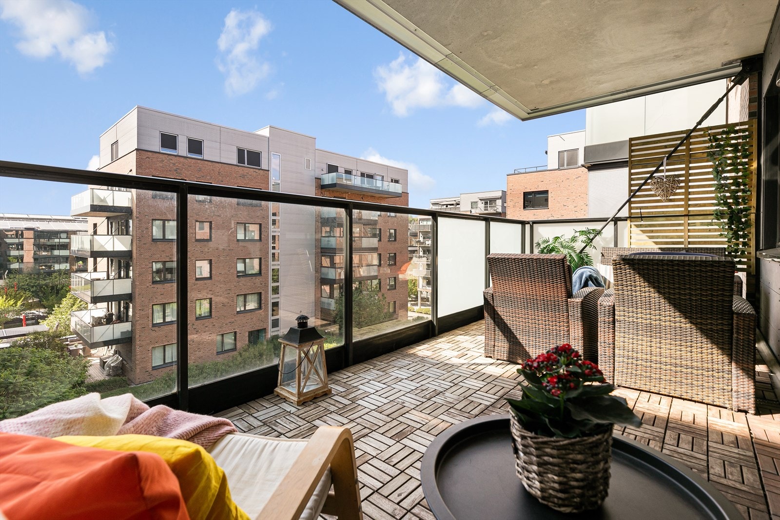 Leiligheten har en god plassering i Kværnerbyen. Her får dere et åpent, luftig utsyn og fine solforhold. Galleribilde