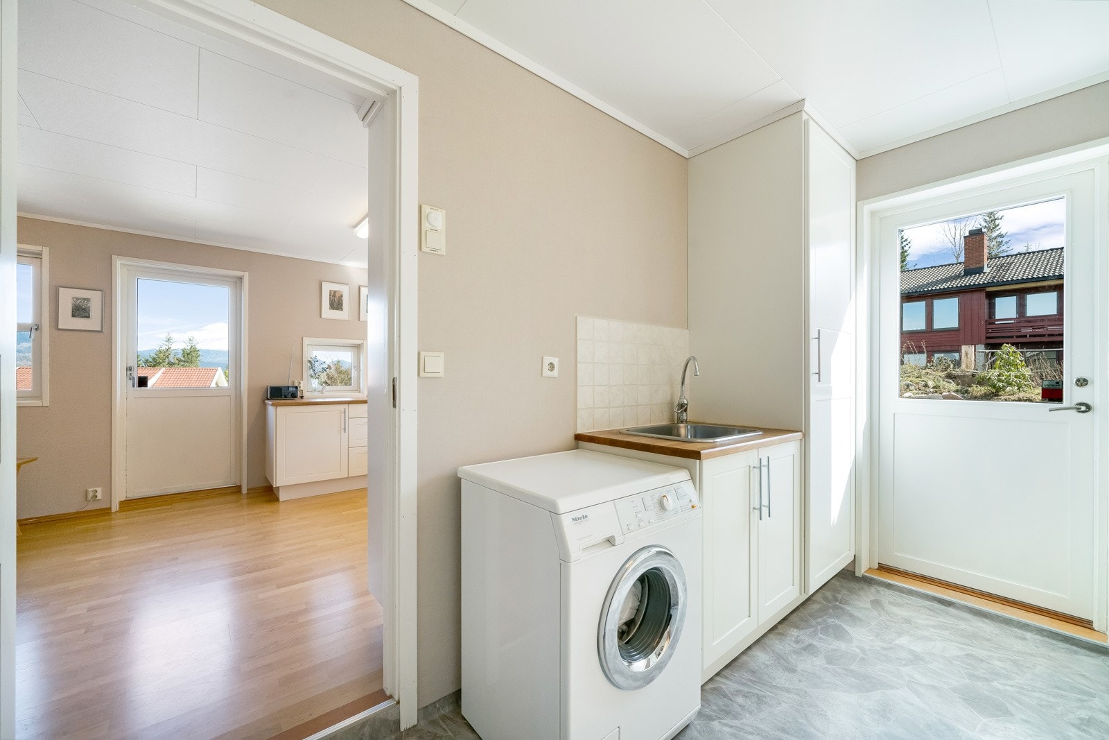 Grovkjøkken/vaskerom Galleribilde