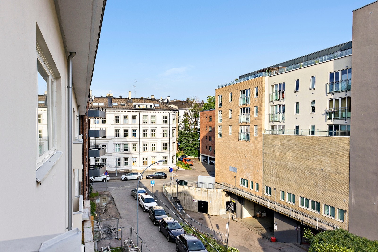 Beliggenheten er meget sentral, med kort vei til flotte turområder og et yrende byliv. Galleribilde