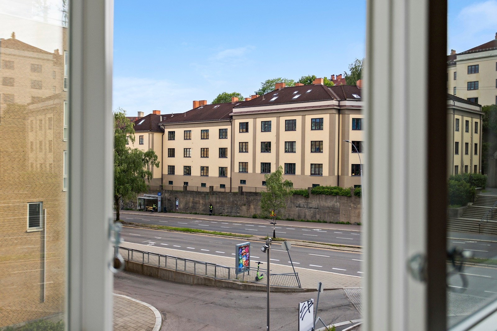 Det er fint utsyn fra leiligheten, og samtidig lite innsyn. Galleribilde