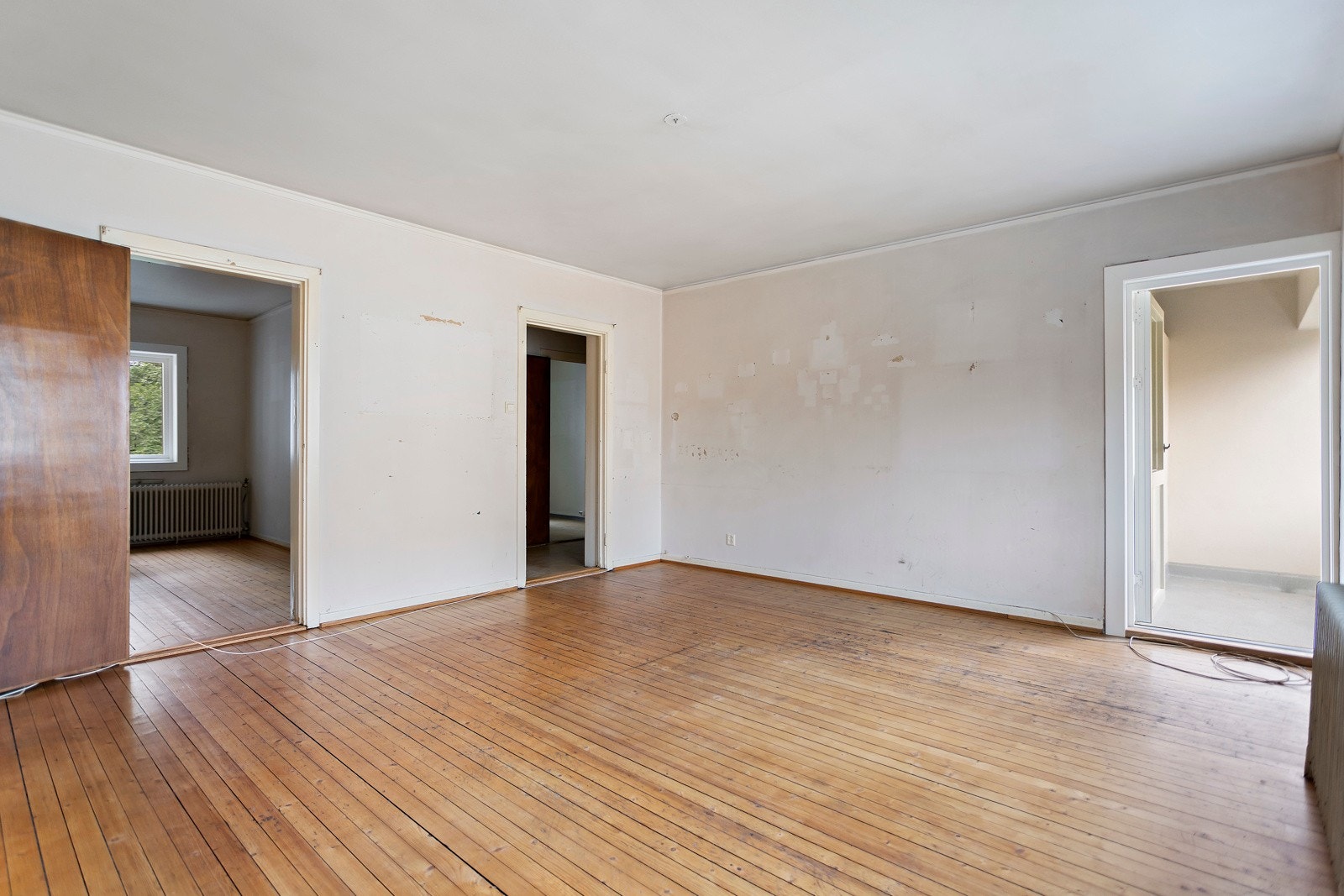 Stuen er av god størrelse, med plass til å innrede med ulike soner. Galleribilde