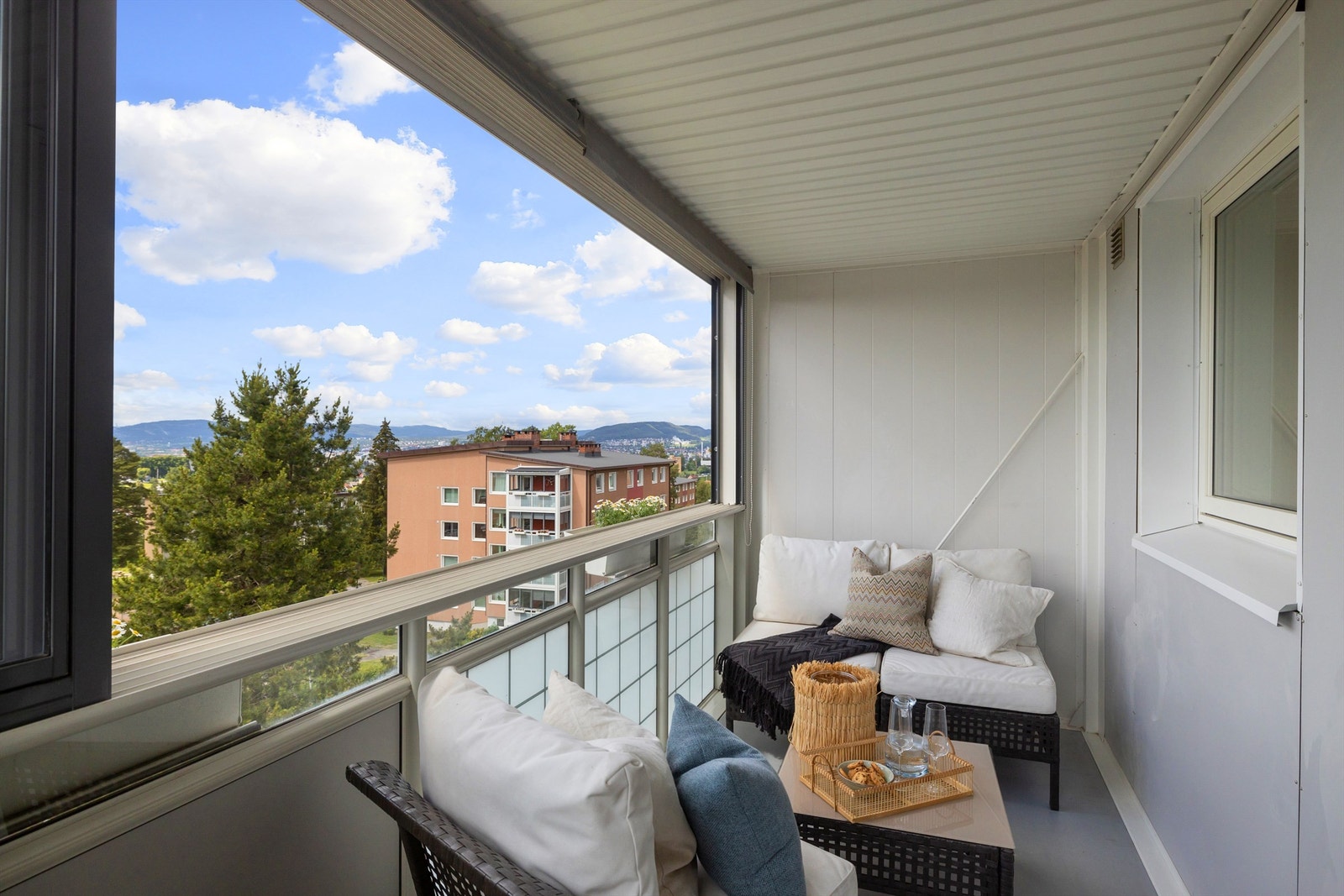 Her kan du fint innrede med en romslig og hyggelig sittegruppe der årets varme dager kan nytes Galleribilde