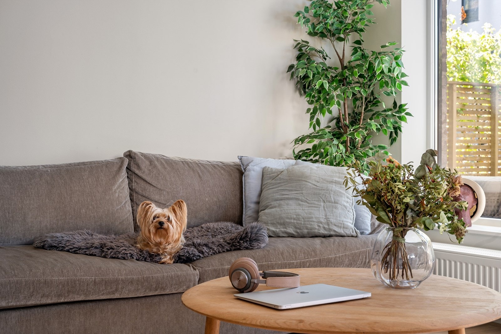 Varmtvann og fyring er inkludert i felleskostnadene. Ved innfrielse av lån vil felleskostnadene bli 5.306,-. Galleribilde