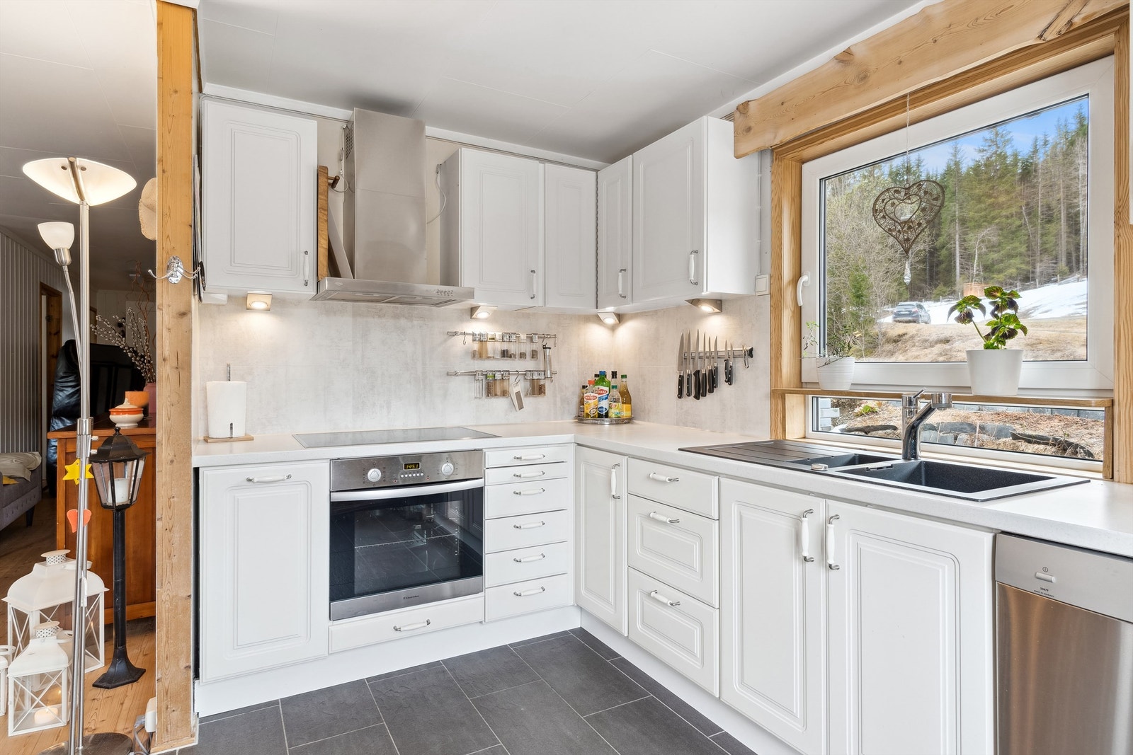 Kjøkkenkum og benkeplate var ny i 2020 Galleribilde