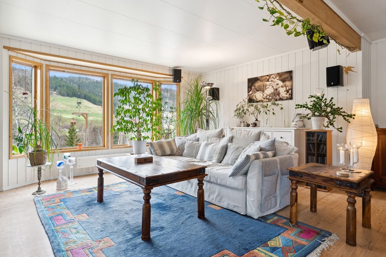 Stuen har fin utsikt utover landskapet. Galleribilde