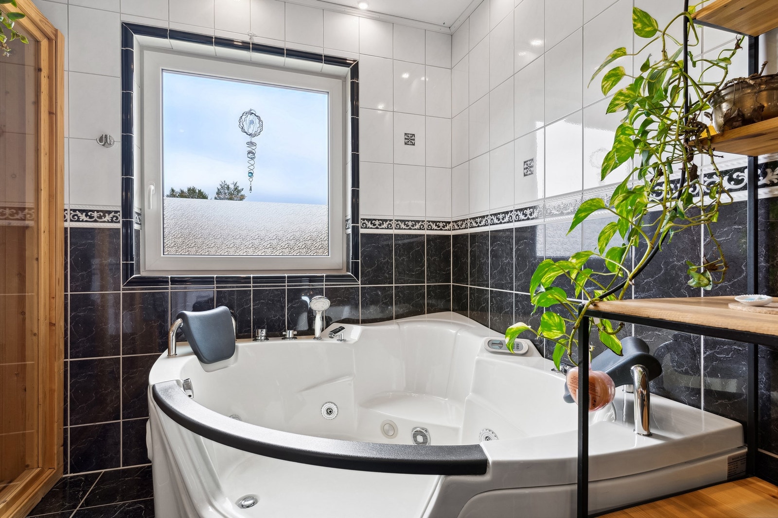 Boblebadekar og tilgang til badstue. Galleribilde