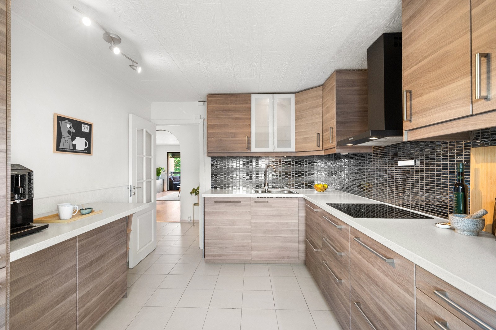 Leiligheten har et romslig separat kjøkken fra 2021 Galleribilde