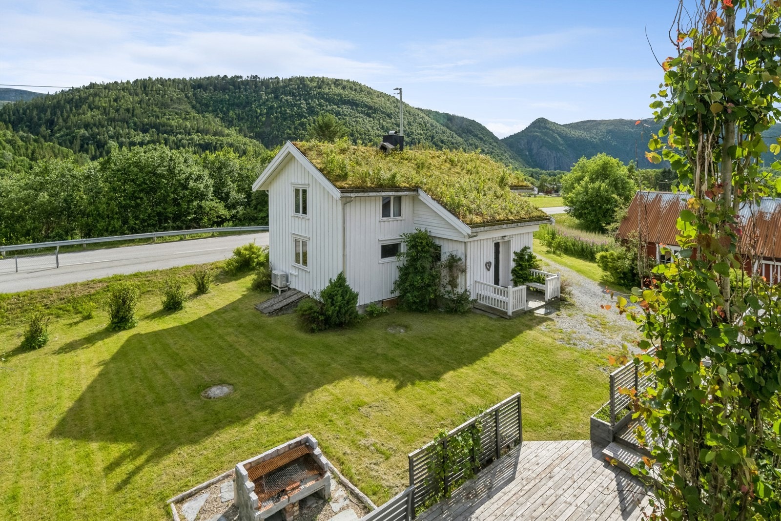 Velkommen til Steinsdalsveien 234 - En sjarmerende enebolig med nydelig landlig beliggenhet. Galleribilde