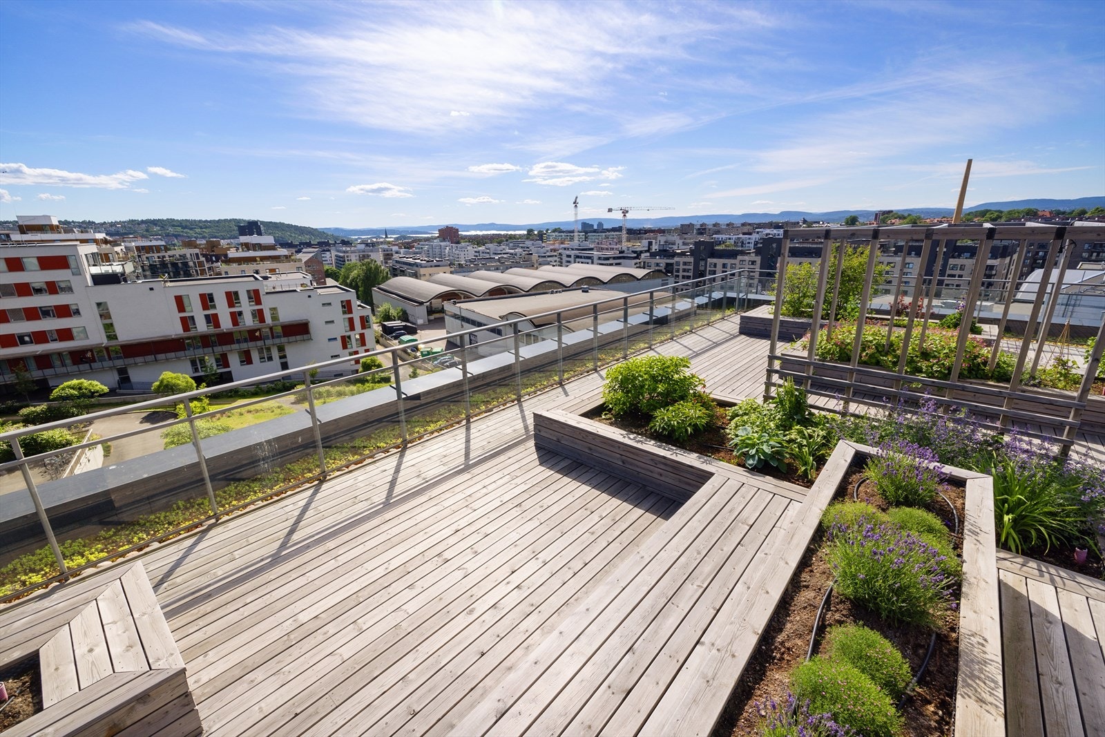 Takterrassen kan by på ulike sittegrupper - Galleribilde