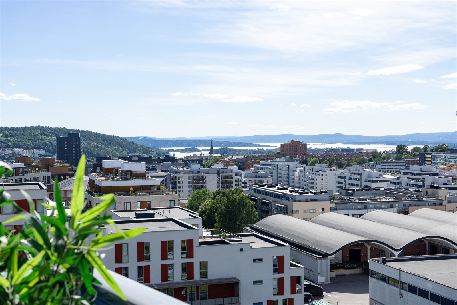- Nydelig havutsikt fra balkong - Galleribilde