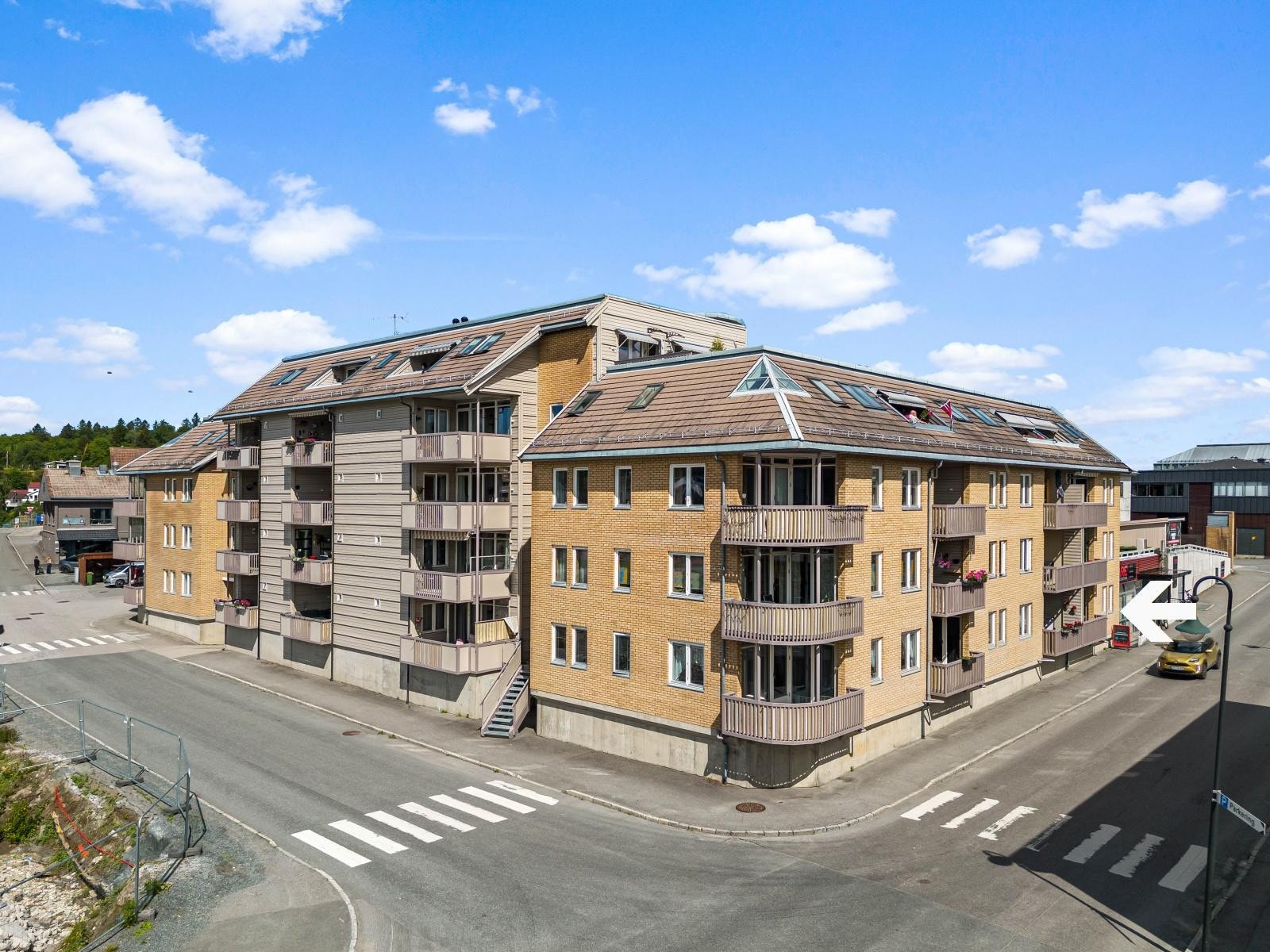 Beliggende midt i sentrum med kort gangavstand til "alt" av sentrumsfasiliteter. Galleribilde