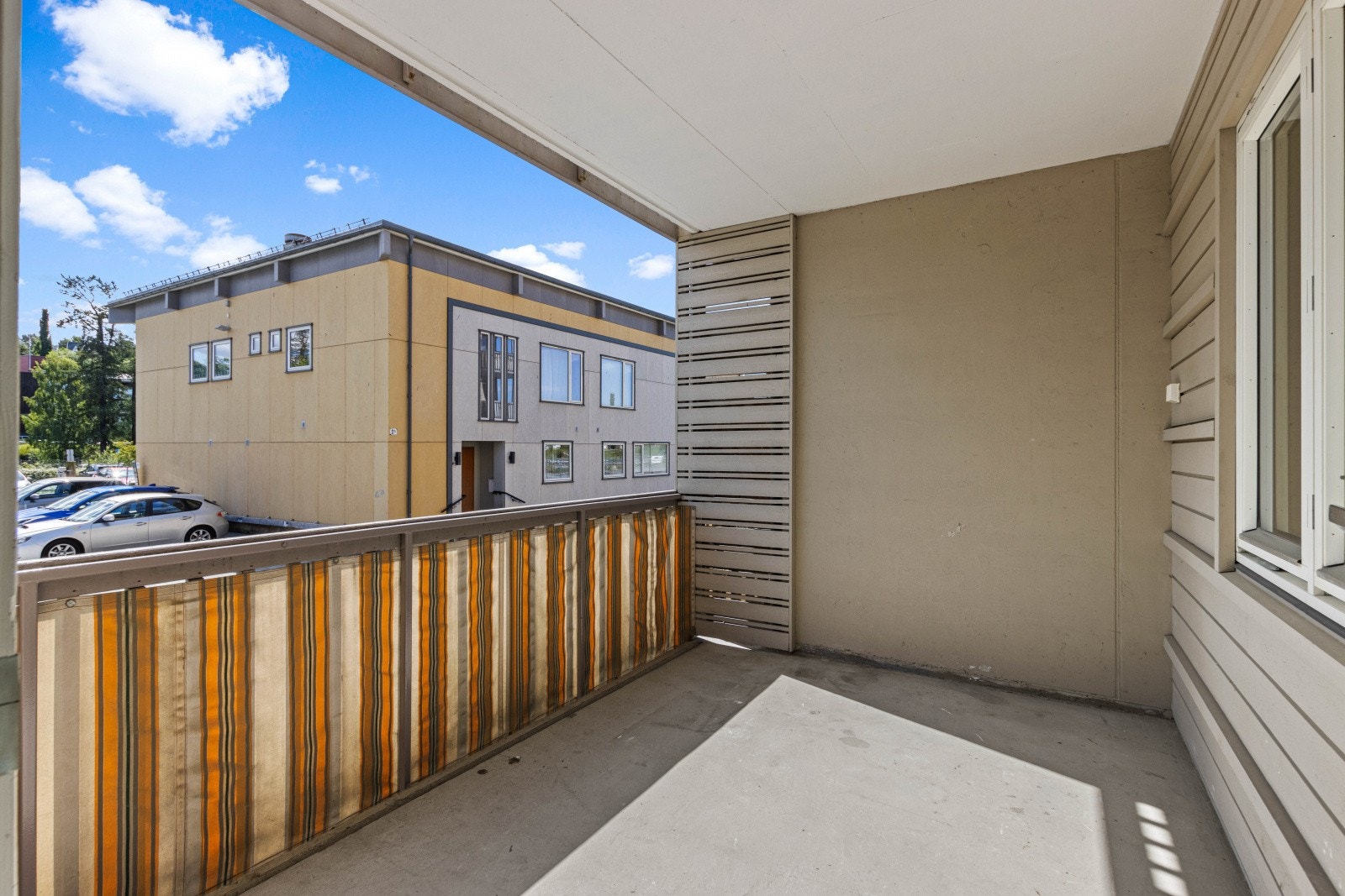 Romslig balkong på 8m² med utgang fra stue. Galleribilde