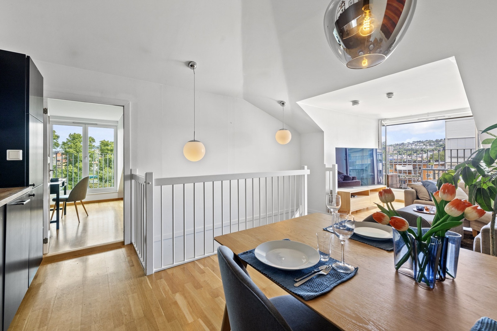 Velkommen til visning i Alnagata 11! En meget pen 4-roms toppleilighet over to etasjer Galleribilde