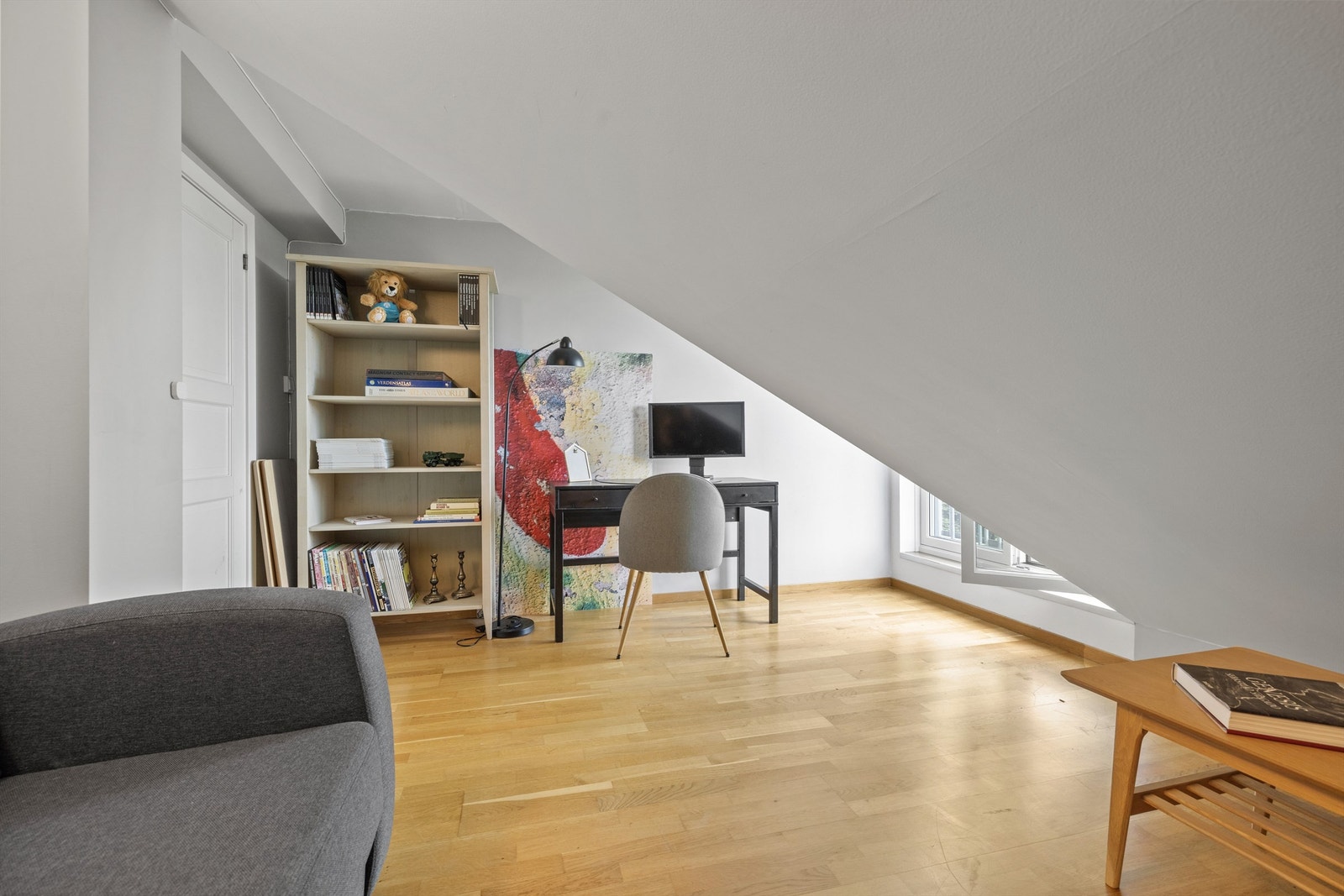 Rommet kan brukes som både hjemmekontor og soverom Galleribilde