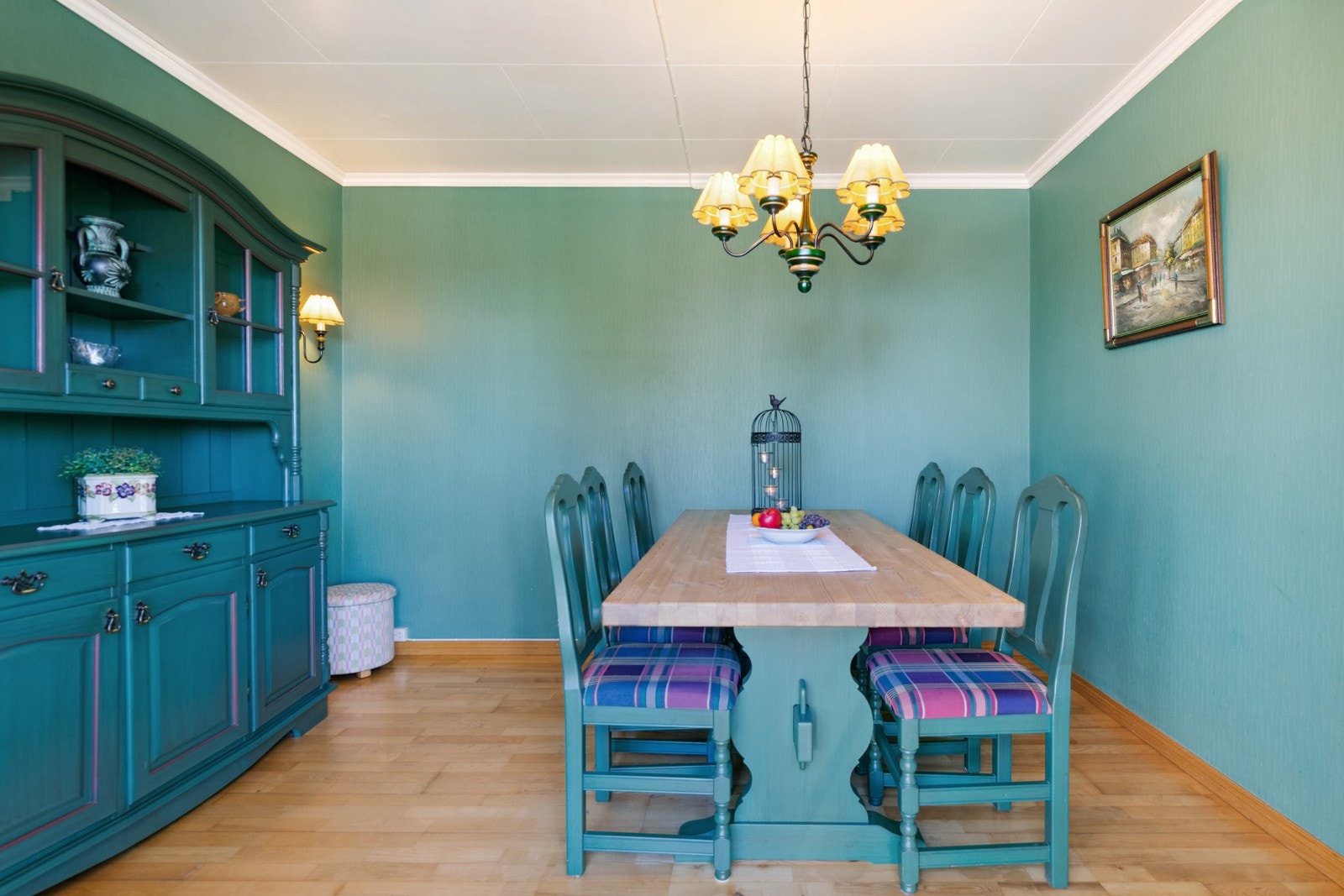 Spisestue kan også innredes i tilknytning kjøkkenet. Galleribilde