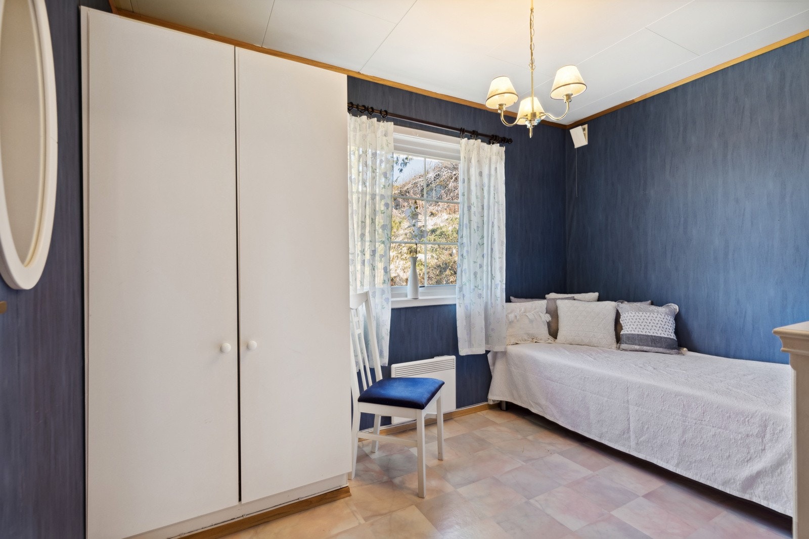 Soverommene har pene fargetoner. Galleribilde