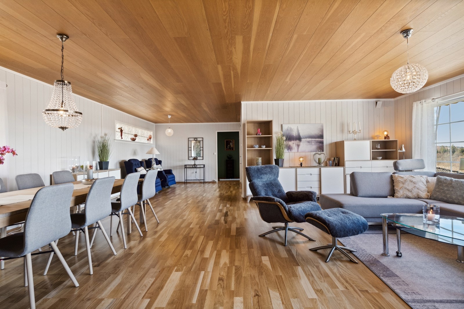 God plass for både spisebord og sofamøblement. Galleribilde