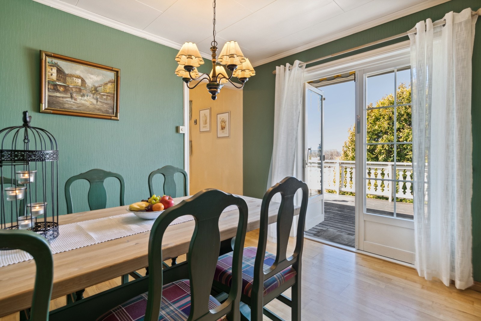 Utgang til nydelig uteplass. Galleribilde