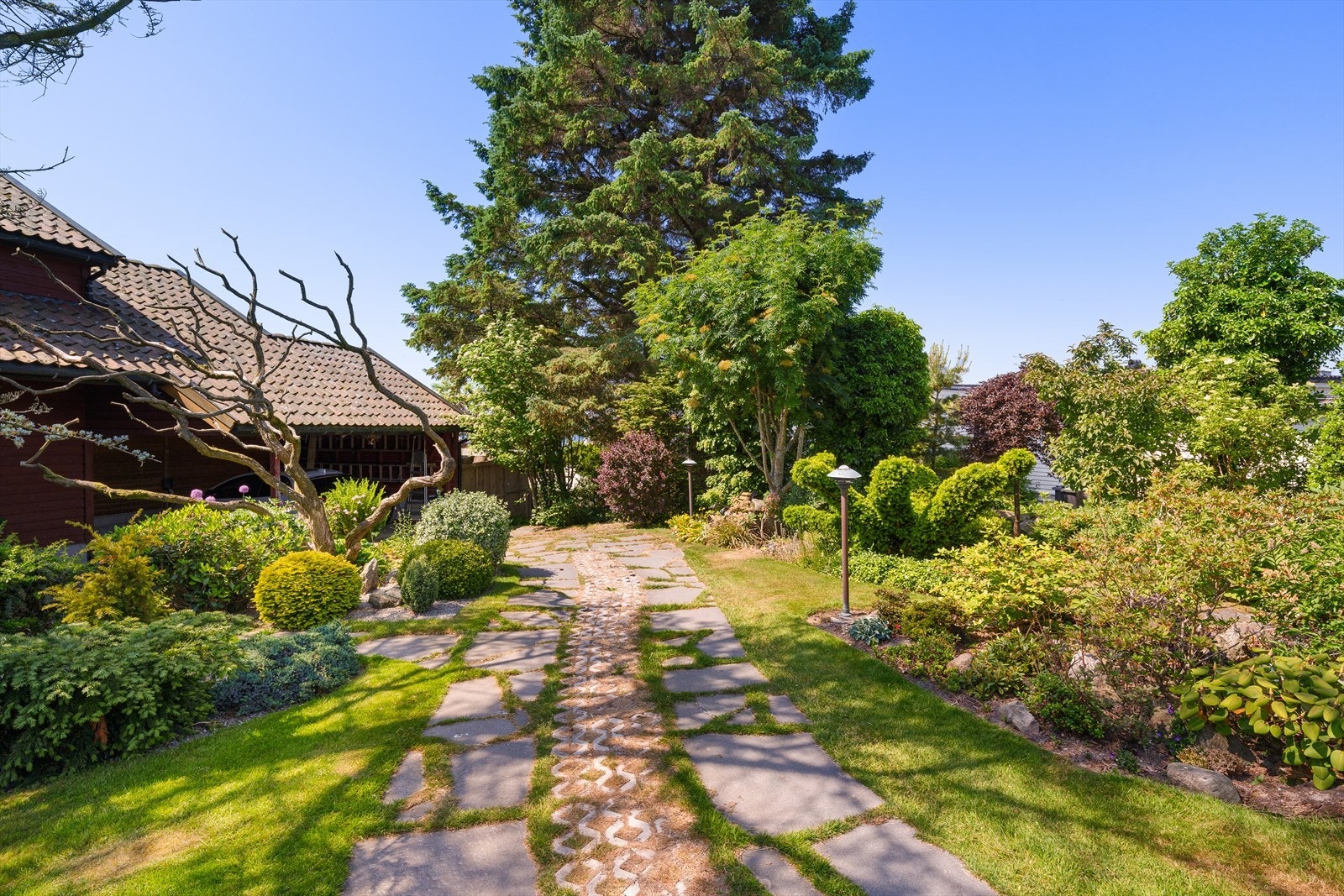 Innkjørsel til carport Galleribilde