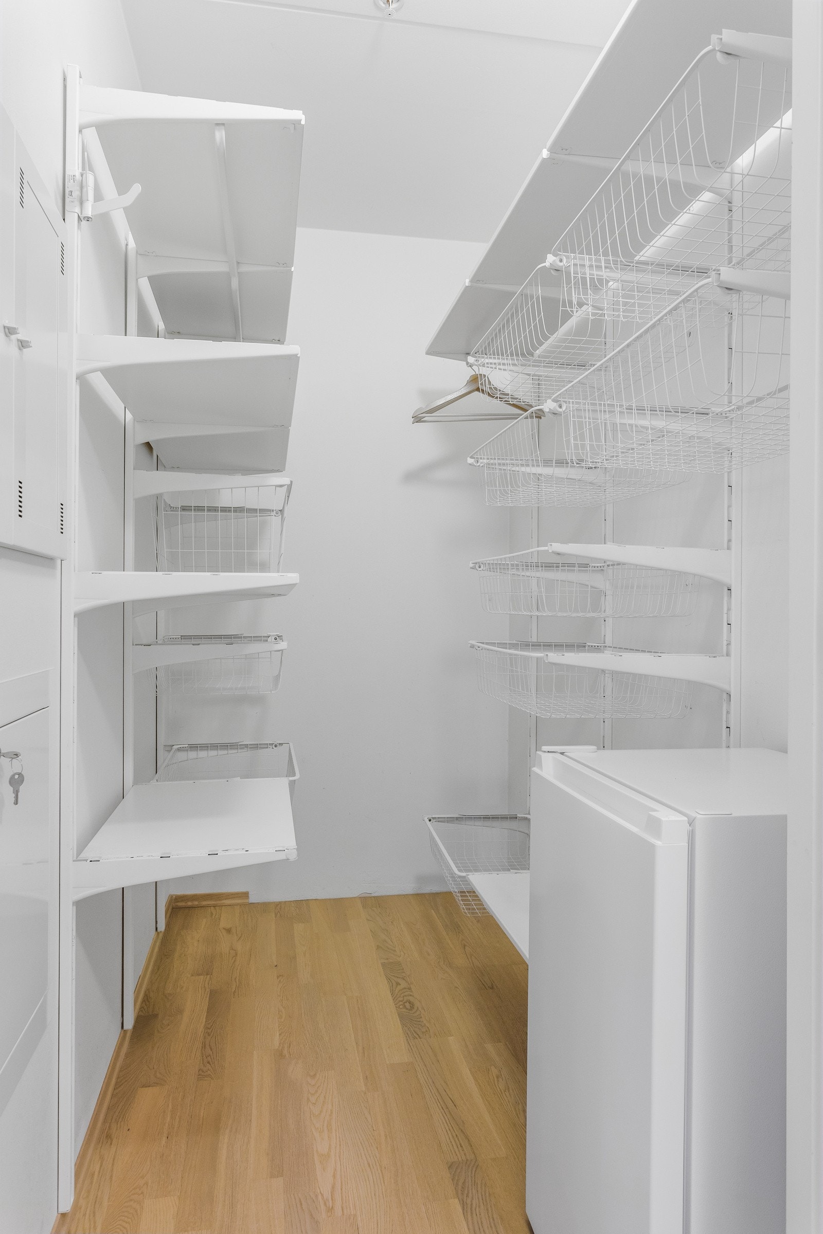 Boligen har god lagringsplass - her fra innvendig bod Galleribilde