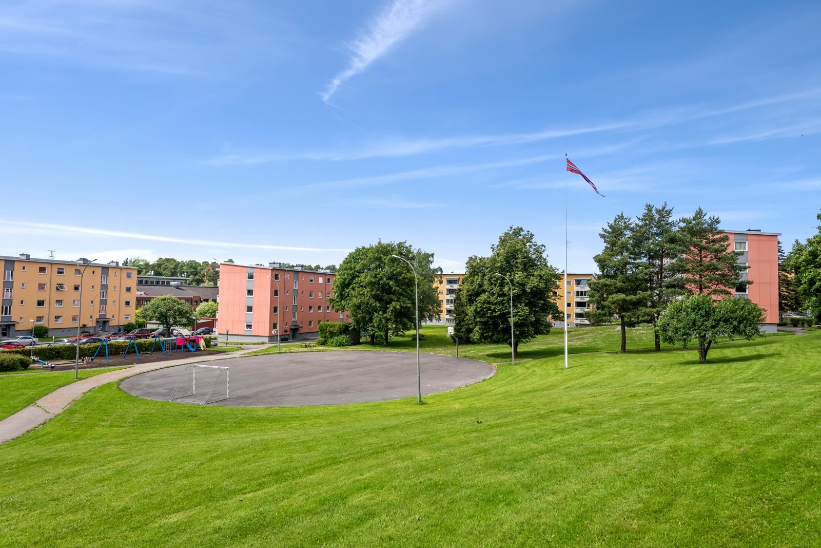 Store, flotte grøntarealer rett utefor døren. Galleribilde