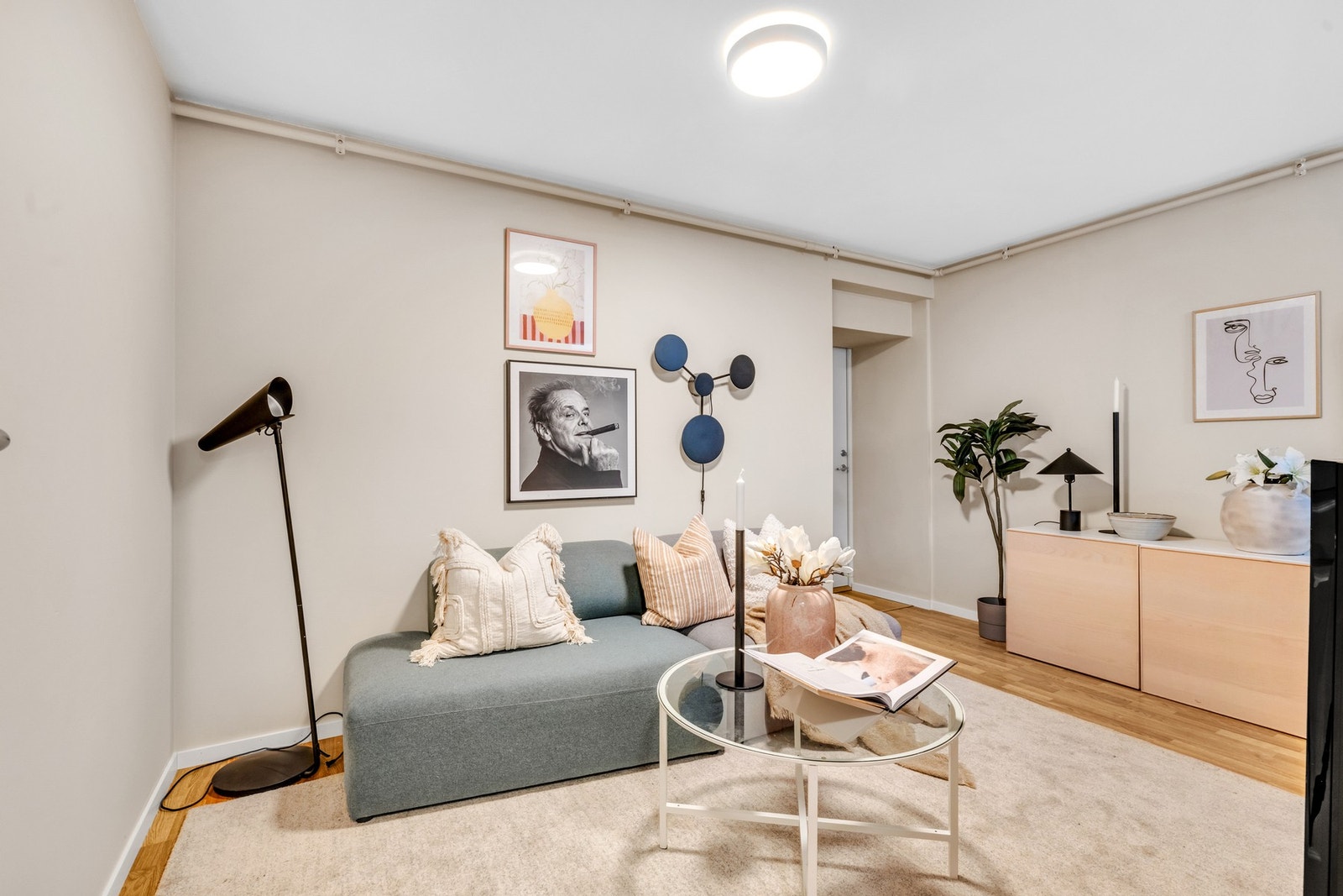 God plass til møblering, enten som soverom eller kjellerstue. Galleribilde