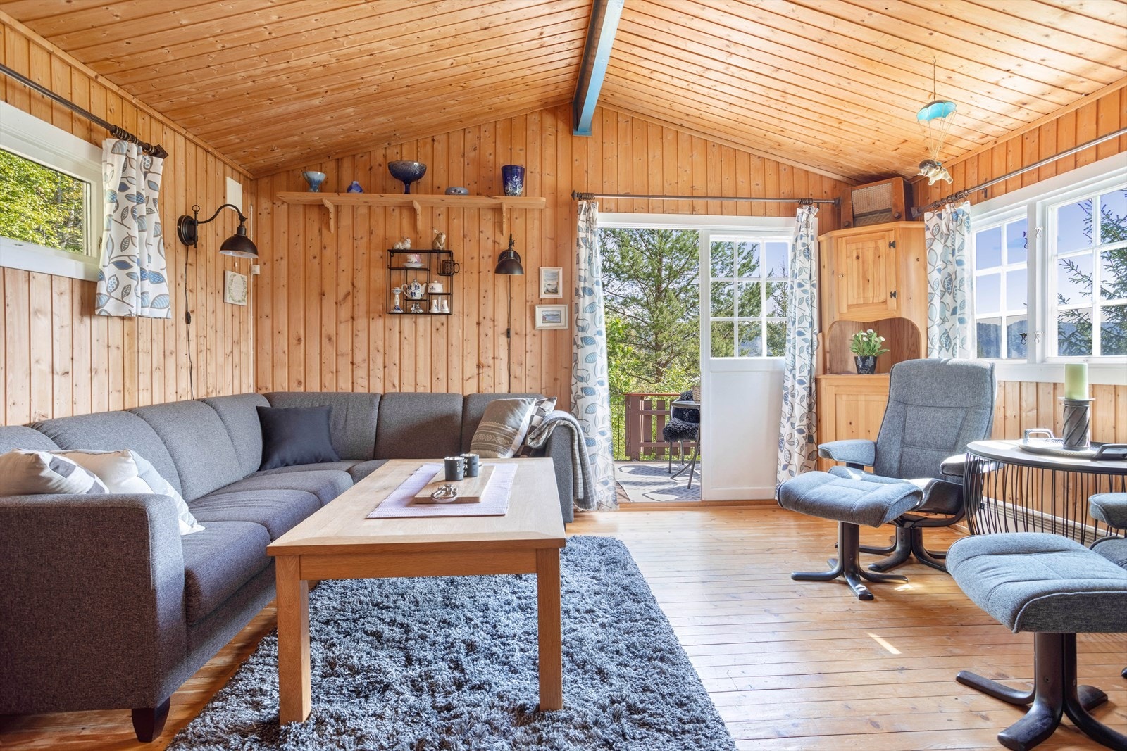 Stue med kjøkken rommer ca. 25,5m² Galleribilde