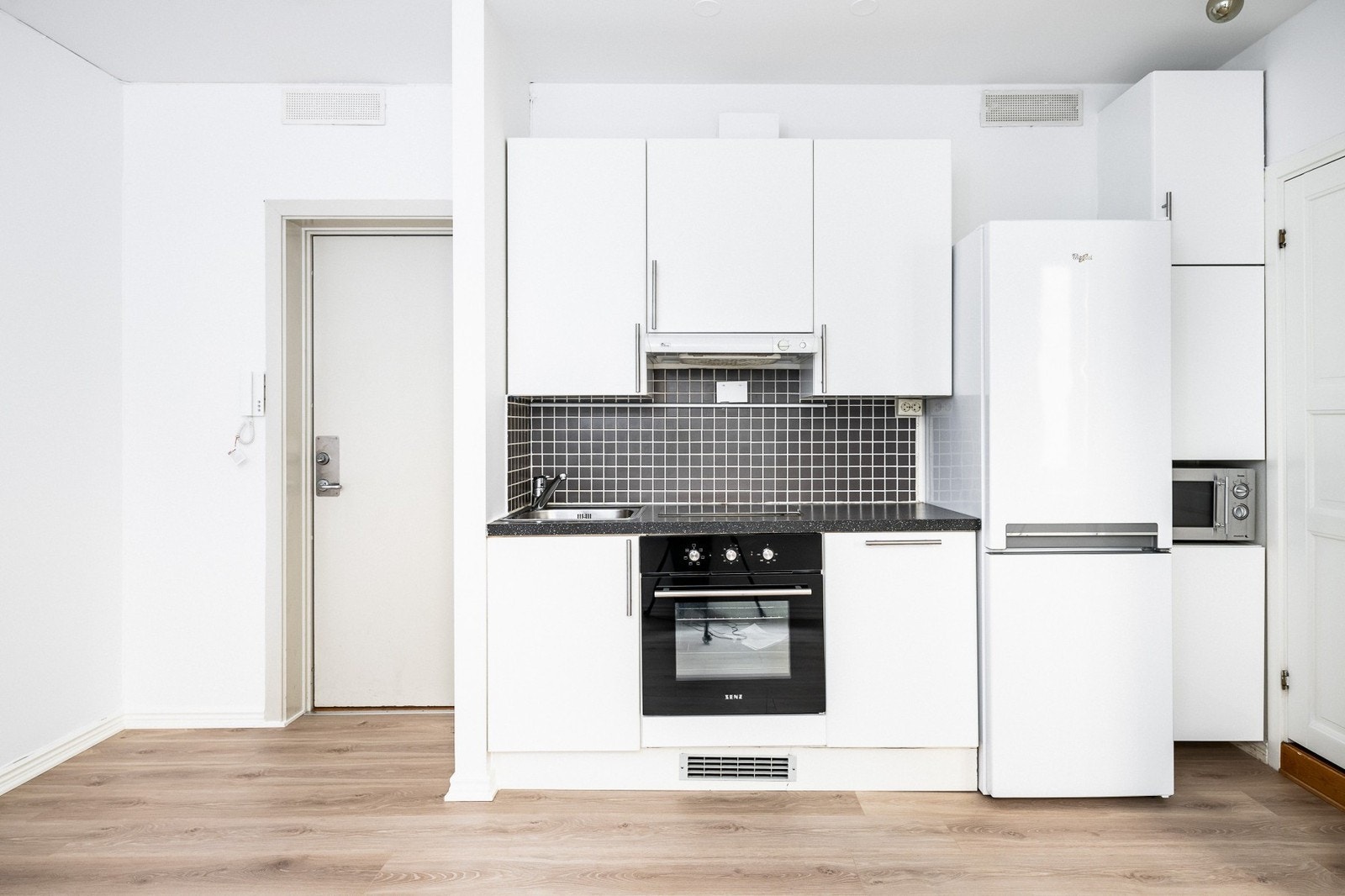 Kjøkken og entré Galleribilde