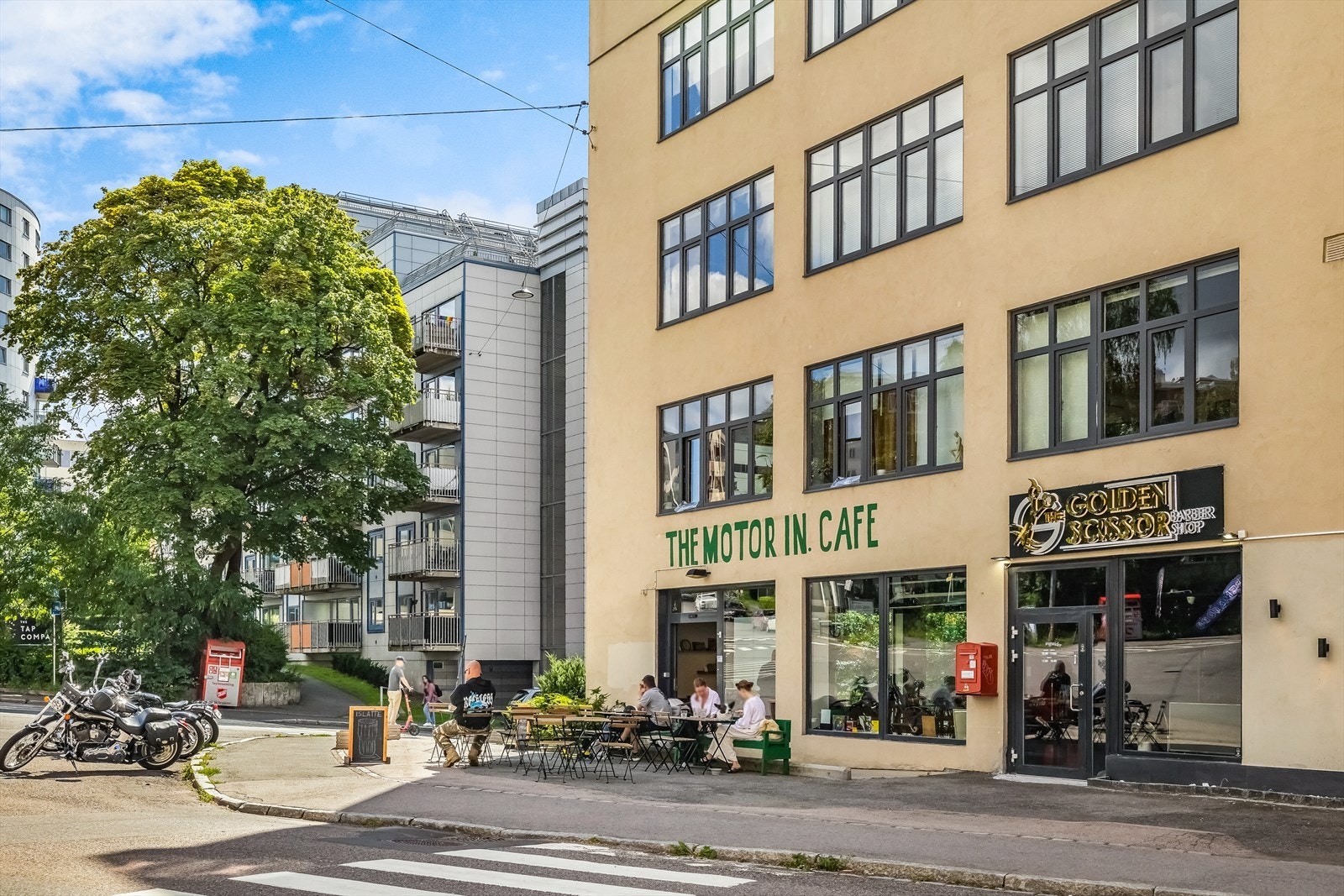 The Motor In Cafe. Her kan man virkelig velge å vrake i en rekke caféer, barer og andre tilbud! Galleribilde