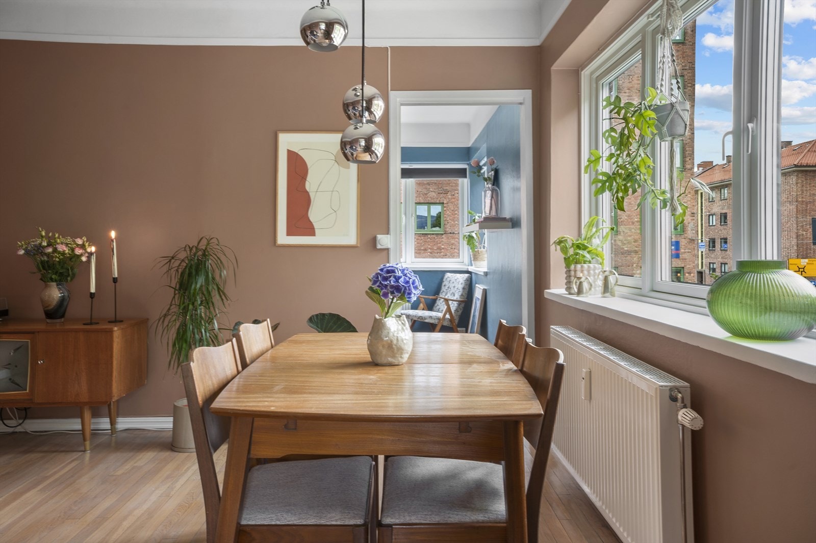 Stuen blir fort det naturlige oppholdsrommet i leiligheten. Galleribilde